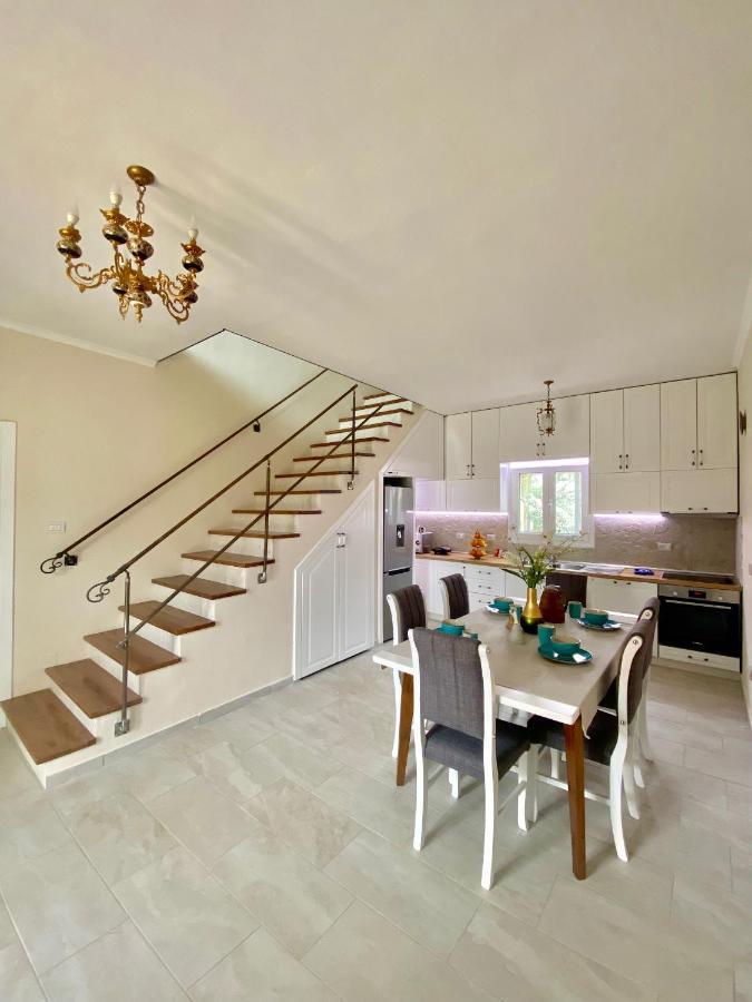 Sarandë Tani'S Houseヴィラ エクステリア 写真